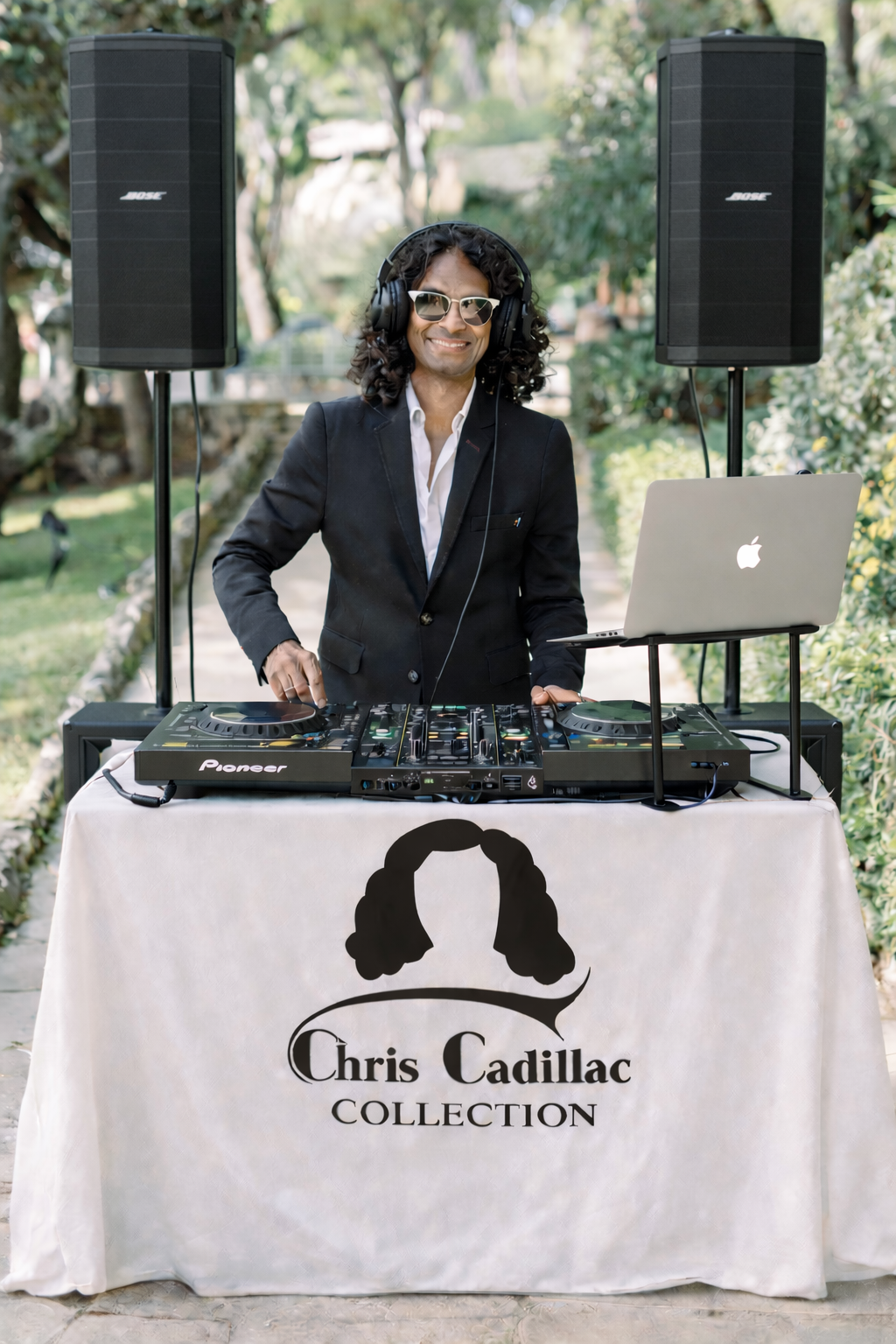 Chris Cadillac DJ actuando en vivo